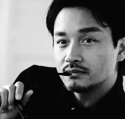 原创张国荣从未曝光的照片国外摄影师公开22年前张国荣写真照