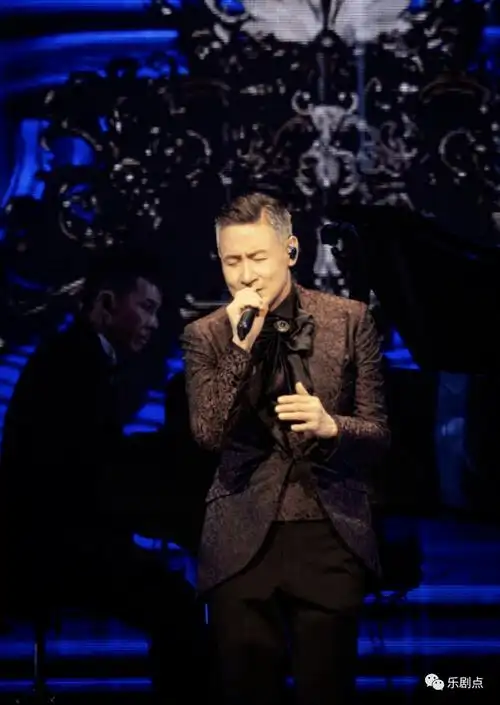 张学友演唱会众名人捧场,赌王女儿搭飞机前往,刘嘉玲后台送拥抱_澳门