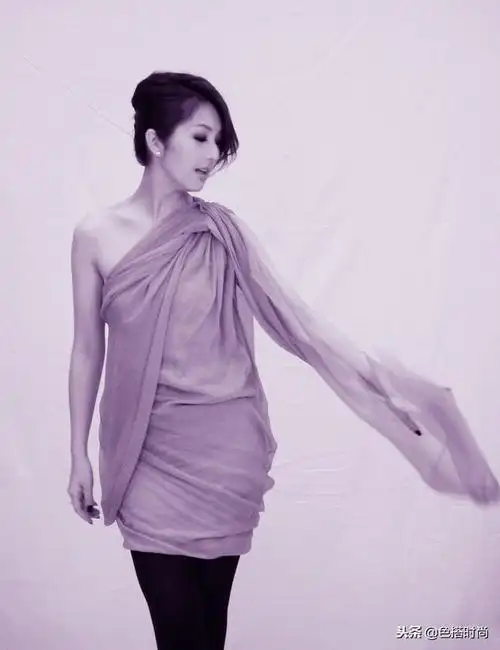 杨千嬅腿变粗,穿"油桶裤"也遮不住粗腿,"鹅蛋脸"依旧很美丽