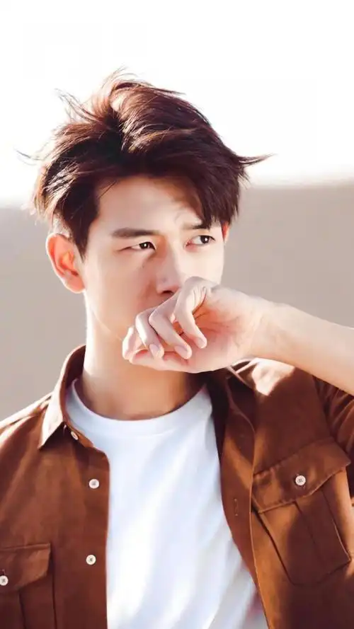 帅气男友李现时尚休闲阳光写真