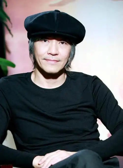 周星驰在他61岁生日的6月22日,发布了一个消息,宣布他将要拍摄《少林