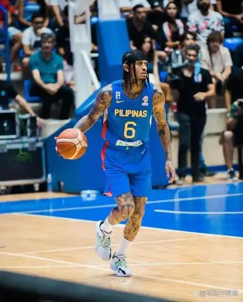 克莱·汤普森上脚: anta kt8 pe