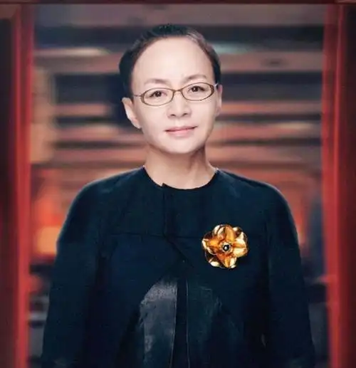 回顾美女王博谷嫁小7岁巴图成为宋丹丹儿媳风光背后是辛酸