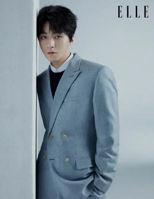 王俊凯elle四月刊封面##elle中法特别策划