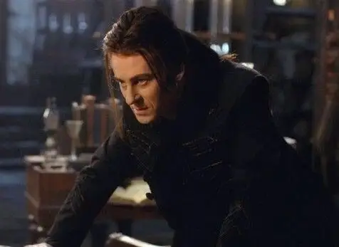 如何留像 范海辛 中德古拉伯爵的发型? 我现在是短发