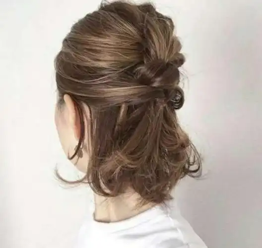 中长发如何扎出慵懒时尚的造型?求教程