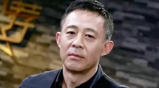 回顾"铁打的侯勇流水的媳":房子越换越大,媳妇越换越小