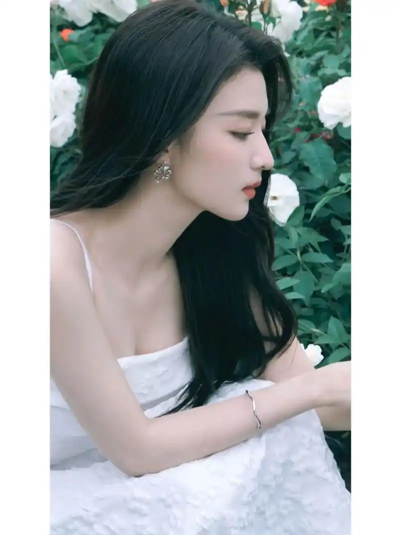 张艺兴杨紫,完全没有人撮合他们俩,他俩都很疑惑,不知道为什么网上