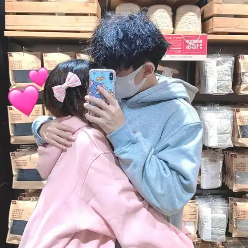 甜甜的情侣拍照姿势和男友抱抱拍好甜呀