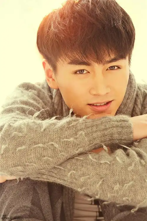 组图:陈晓化身秋日阳光暖男 温柔笑容暖心治愈