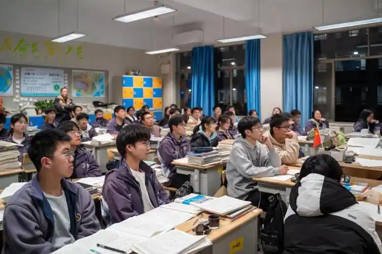 牌头中学进班宣传"梦的n次方"寒假社会实践队在甘肃省屯字中学进班