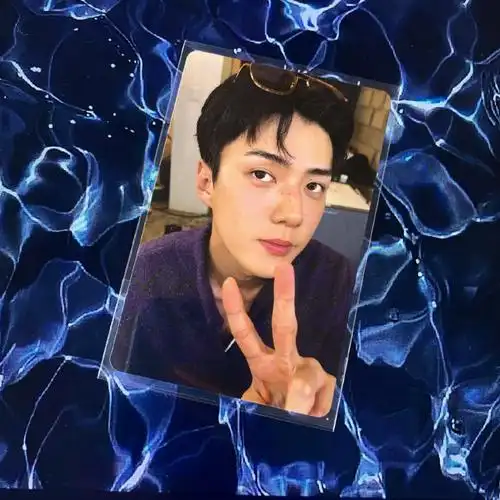 吴世勋最不会小卡自拍的爱豆