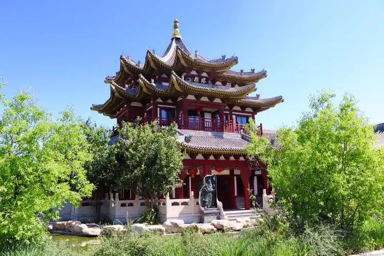 天津滨海新区塘沽河滨公园的建筑风格.