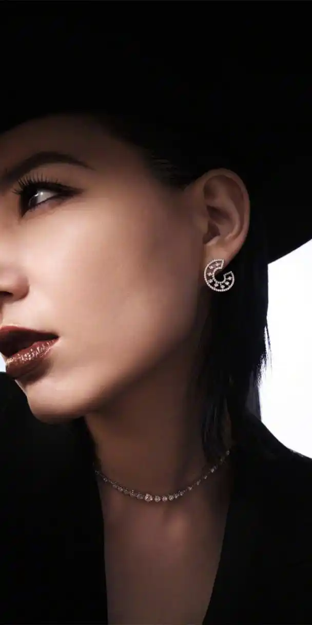 李斯丹妮,酷感帅气黑色系写真壁纸图集