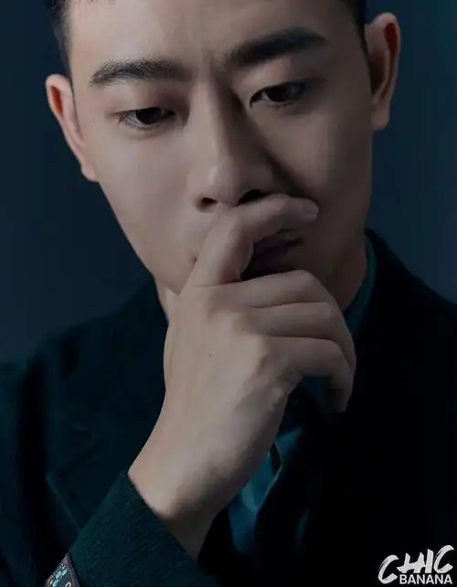 栾云平×chicbanana:犇|内搭|衬衫|裤装|西装|穿搭_网易订阅