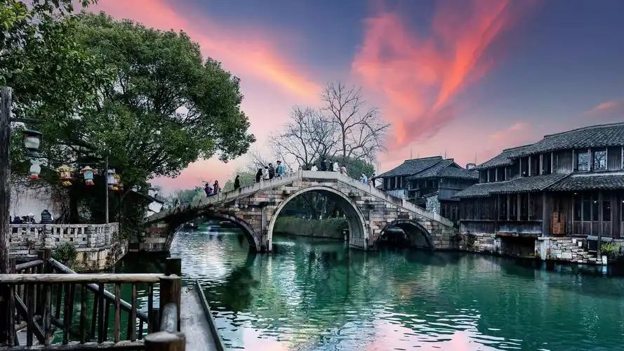 乌镇风景区:一个蕴藏着深厚历史的江南水乡小镇 乌镇,这座蕴藏着深厚