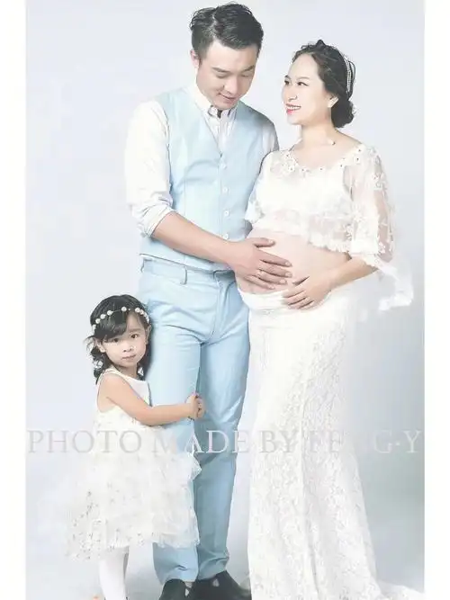 二胎大肚照一家四口很有爱78