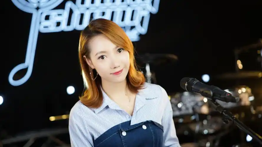 邓丽欣《黑白照》,最美好的事,就是心中有牵挂的人