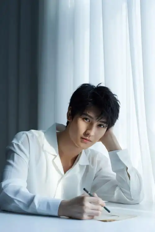 新的自拍9宫格,健身vlog,不经意秀出你的腹肌,写真,直播打游戏@黄俊捷