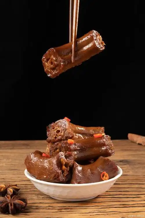 老卤水并不是传统口味卤水的专利,麻辣口味的卤水也能越熬越香