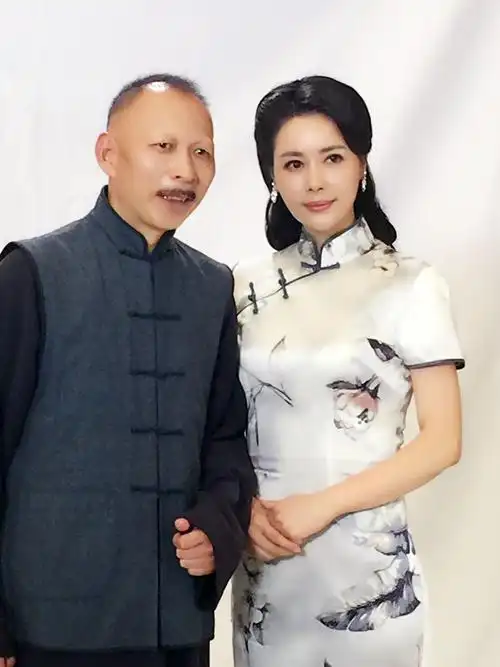 邓英首度搭档朱梓骁演绎恋恋阙歌