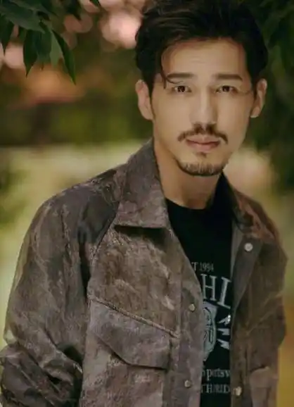 恭喜白宇喜提高富帅,颜值全靠胡子撑,网友:家里有矿就是任性!