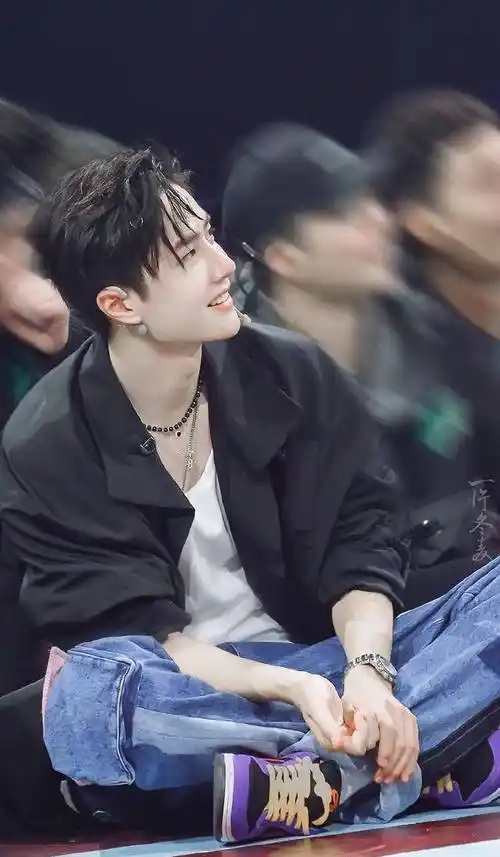 和王一博打擂,被指名唱《无羁》,湖南卫视跨年晚会为话题度被拒_于斌