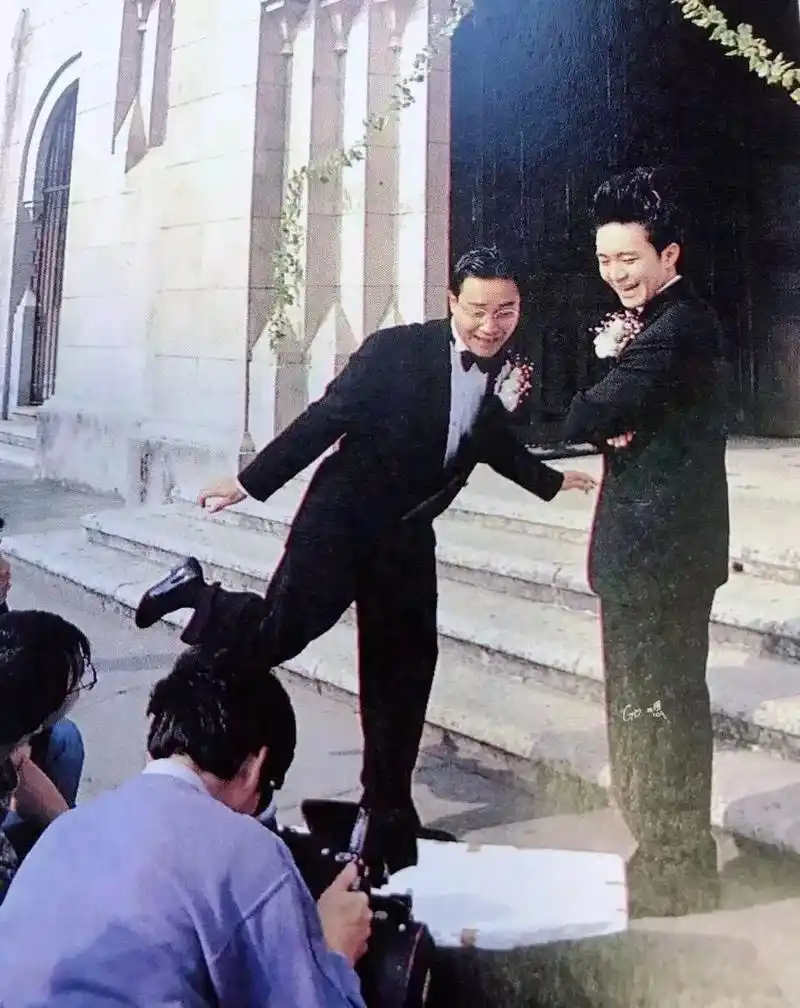 一个风华绝代,一个电影天才! #张国荣 #周星驰 #港星男神 - 抖音