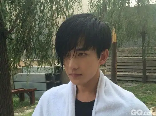 杨洋出道以来,形象多变,戏路宽广,可塑性很高,而本人也有优良的外形