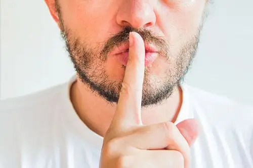 要用"屋子里的声音",孩子会对这种有仪式感的东西特别接受,只要不是