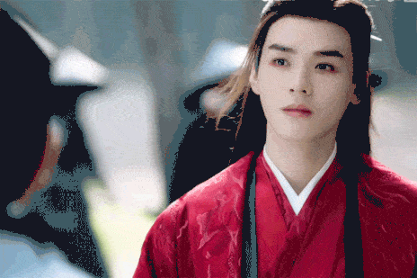 美强惨顿时就有了画面,真的太绝了▼尤其这一幕,月下倚墙摇扇,清雅