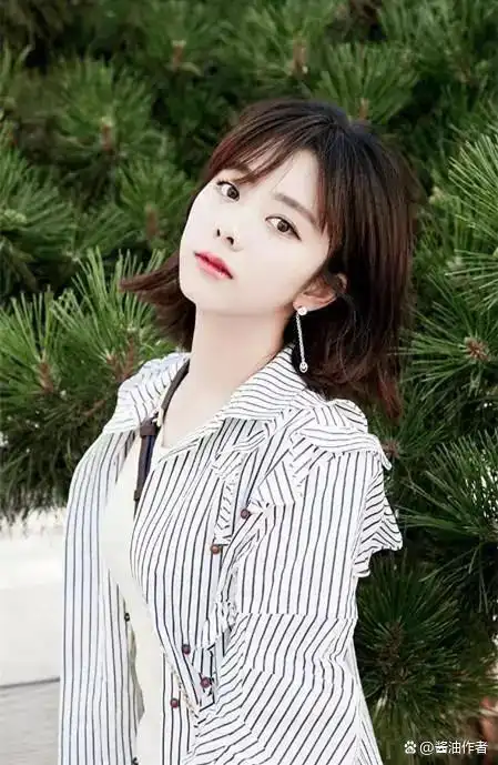 谭松韵闷声干大事,新电影已经杀青,短发造型像个高中生