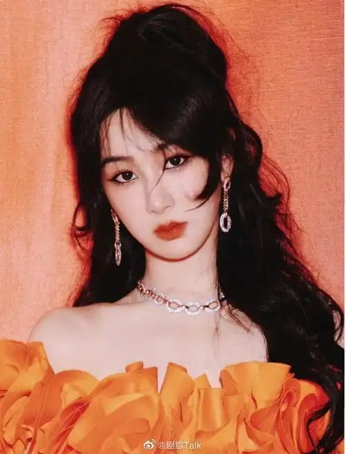 #杨紫最近好多封面#