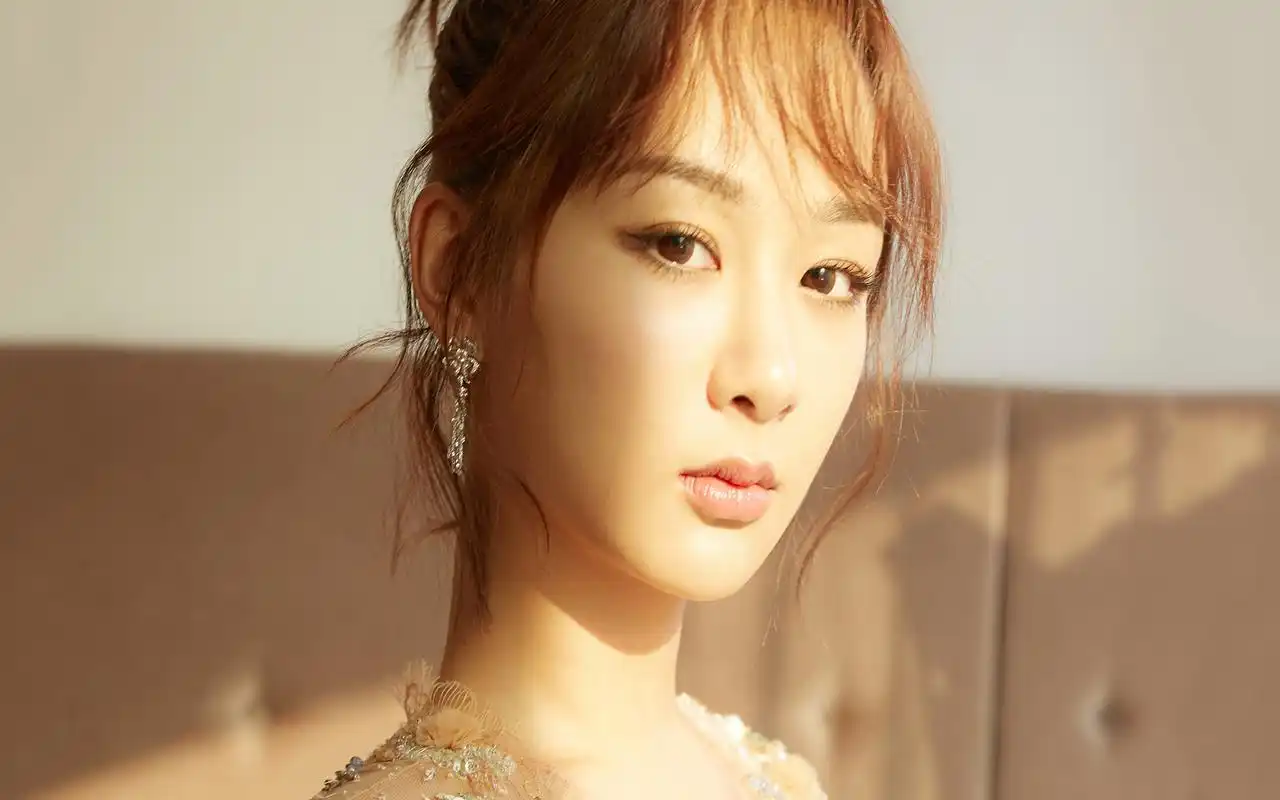 杨紫性感优雅写真桌面壁纸