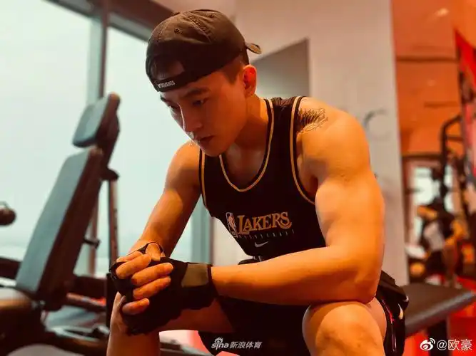 欧豪:谁胖来着?粉丝:就是你胖别解释