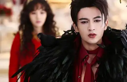 郑恺牵富二代女友看豪宅疑计划买房好事将近