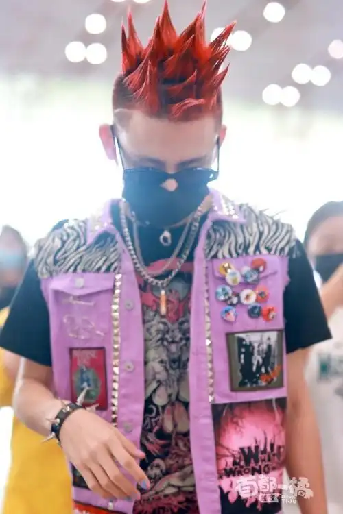 小鬼王琳凯杀马特造型