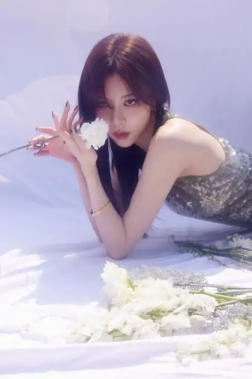 宋妍霏人鱼猫眼妆