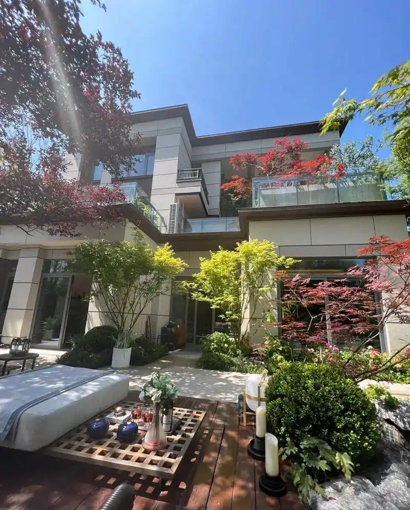 别墅庭院.精致的庭院景观,在于有花.有石.有木.有水在这样的 - 抖音