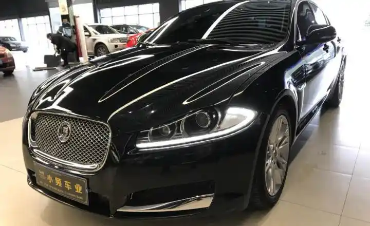 捷豹xf 3.0 v6伦敦限量版黑色手自一体
