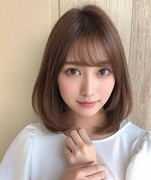 告别短发长发,现在流行锁骨发型,优雅减龄气质倍增