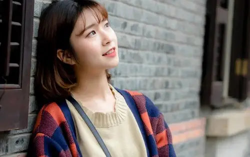 短发美女生活照图片-美女壁纸-高清美女图片-第6图-娟娟壁纸