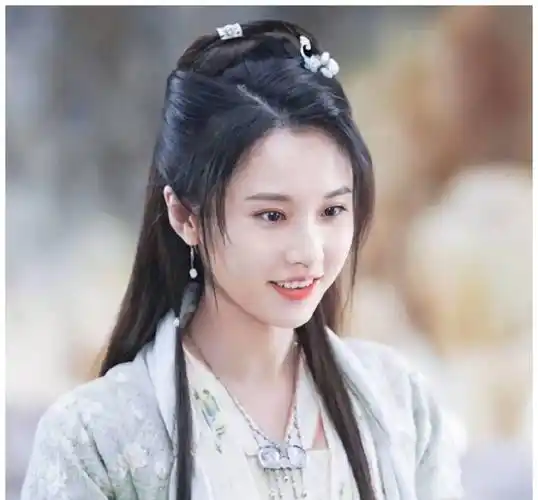 这部剧不是为她量身打造的,按照张艺谋导演的话说,没有张慧雯,他可以