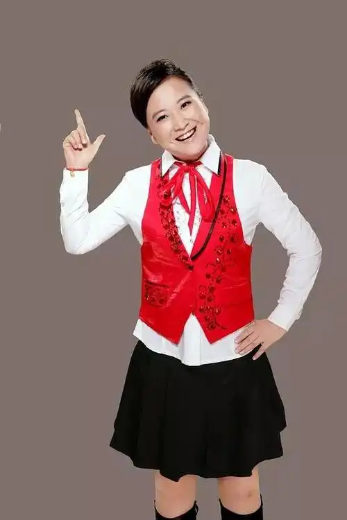 看70斤的鲁豫穿裙子,再看140斤的贾玲穿裙子,网友:不想减肥了