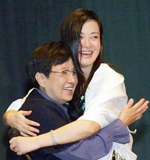 女儿和丈夫去世后,她如何了 - 记录短片资讯(众力资讯网)