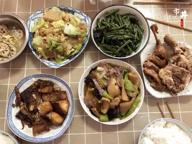 老两口给家人做的7天午餐,晒朋友圈火了,家常菜拒绝"假精致"