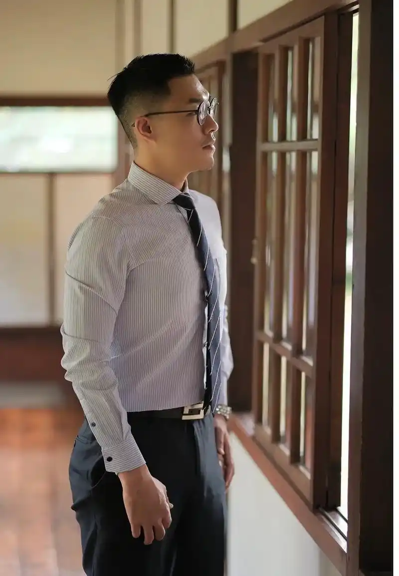 今日份正装帅哥,好欲