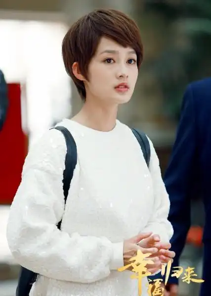 李沁《幸福归来》首现短发造型