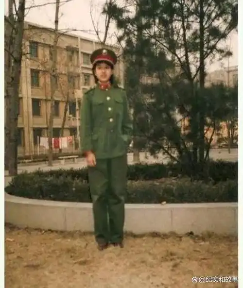 那年年底,韩红终于加入了解放军第二炮兵部队成为士兵,却因为"潜力不