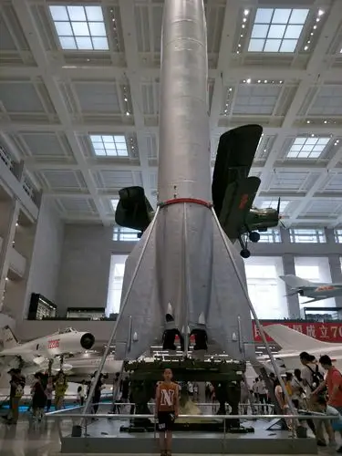 醒目而耀眼的"东风一号"是我国自行研究的第一款对地导弹.